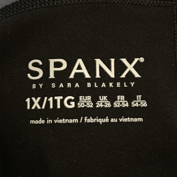 SPANX Every Wear Icon Leggings in Black - Picture 9 of 16
